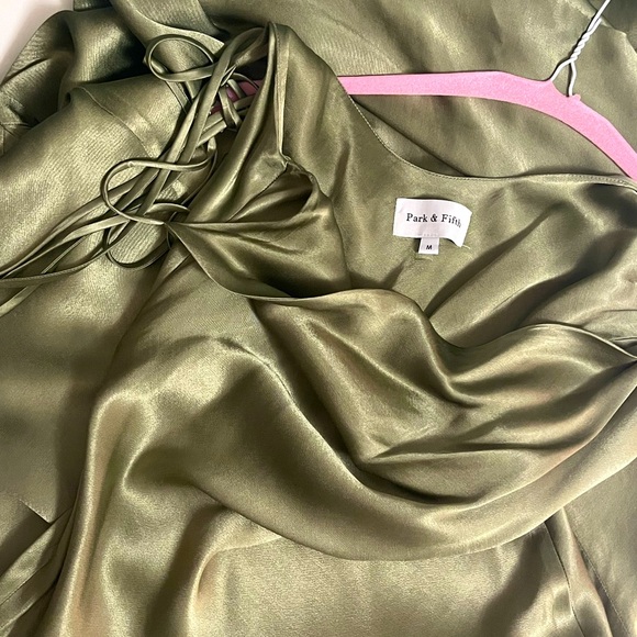 Park & Fifth Waldorf Dress. Size Medium. Colour: Olive. Midi dress and belt. - Picture 9 of 9